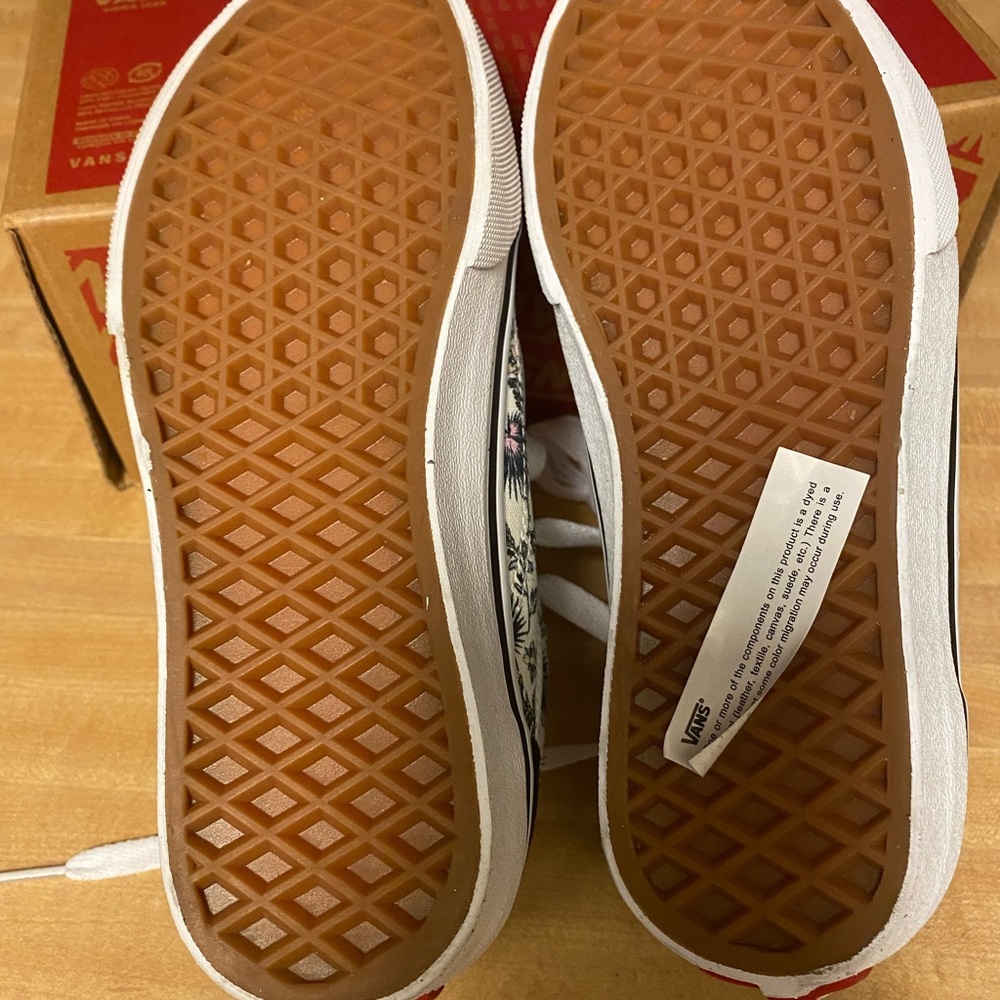 Vans youth size 2, black suede with floral design - Picture 3 of 4